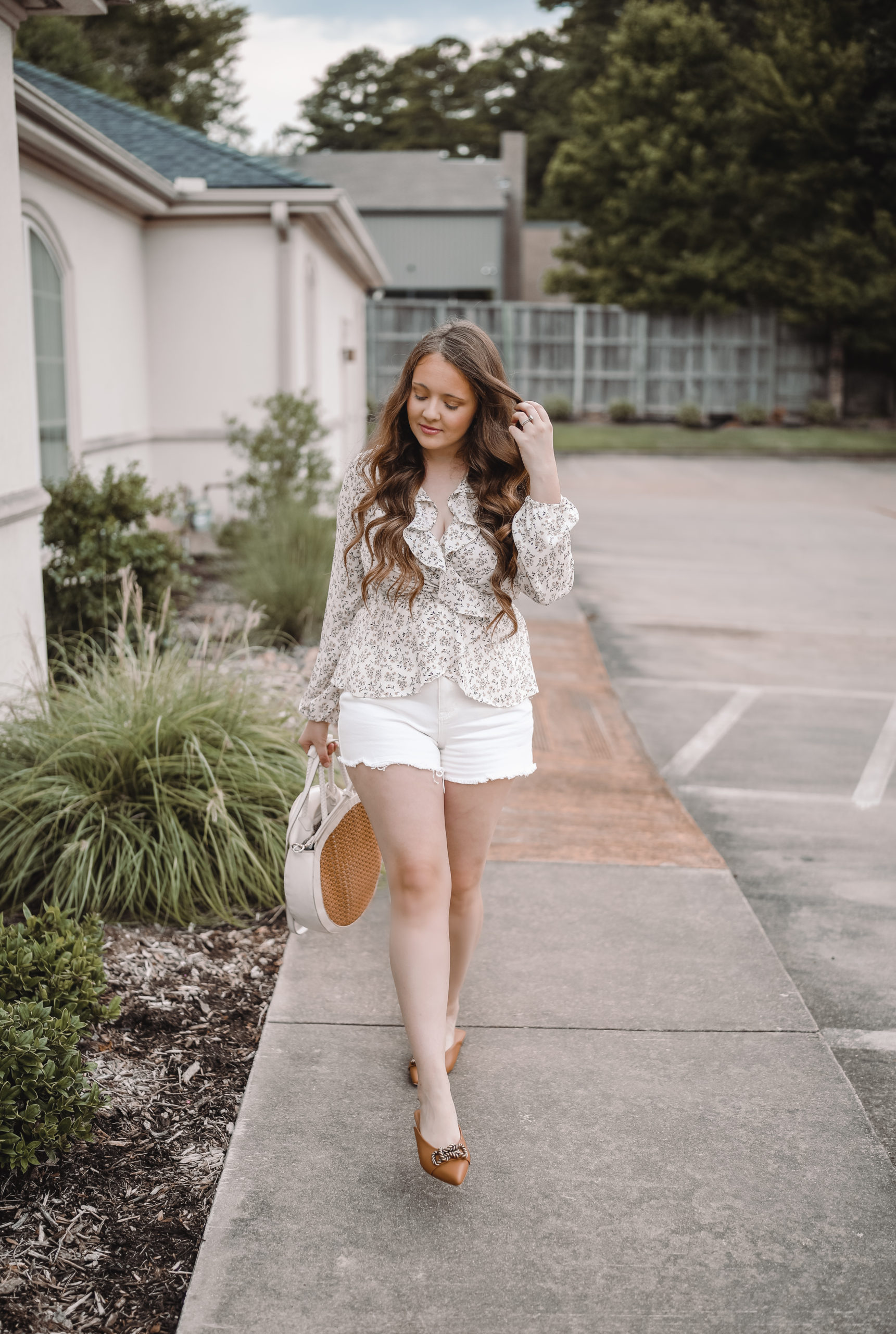 Feminine Floral Outfit To Transition Into Fall